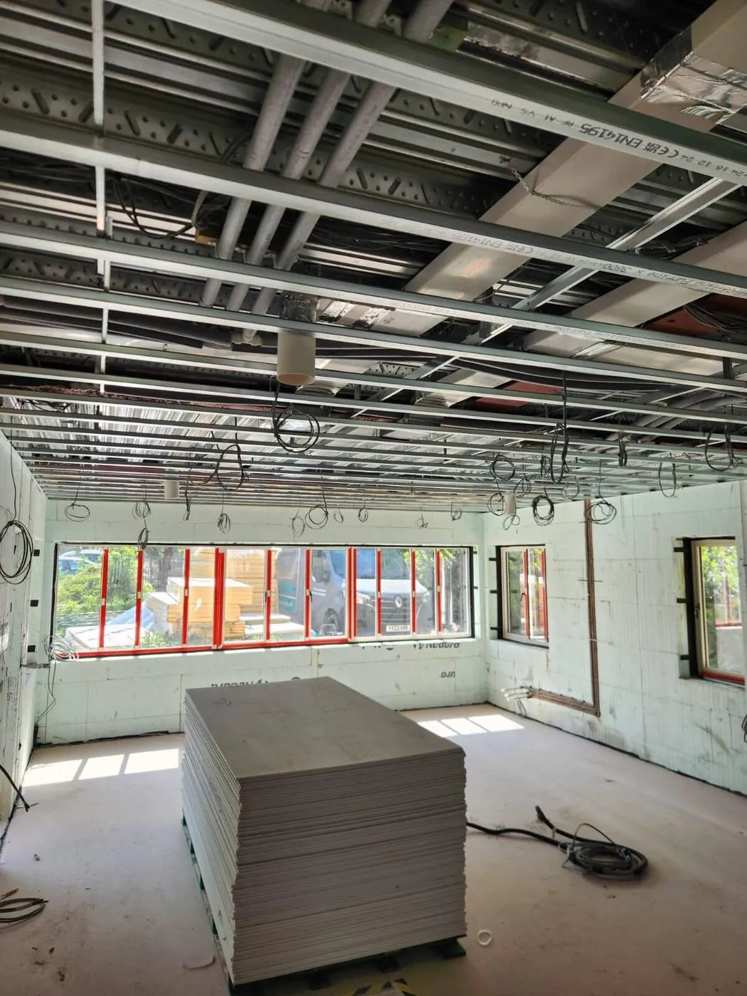 MF ceiling grid and metal stud to a commercial fit-out